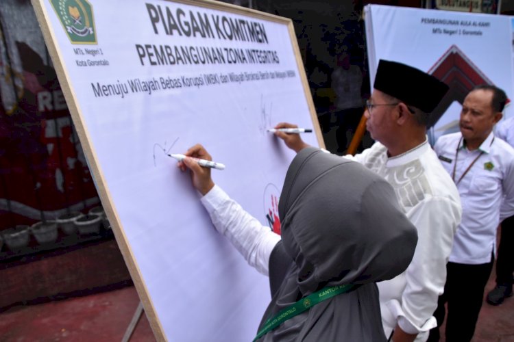 MTsN 1 Kota Gorontalo Tanda Tangani Piagam Komitmen Pembangunan Zona Integritas